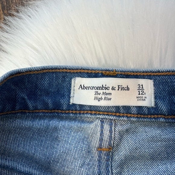 Abercrombie & Fitch The Mom High Rise Two Tone  Distressed 31/12R - Picture 5 of 8